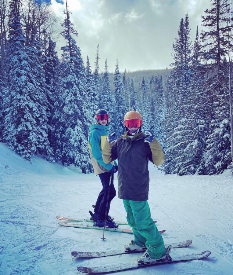 Skiers+enjoying+their+time+on+the+slopes.