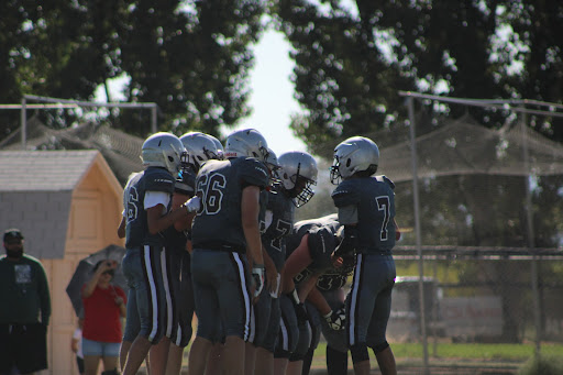 Palisade Bulldogs huddle shortly before they make their first touchdown.