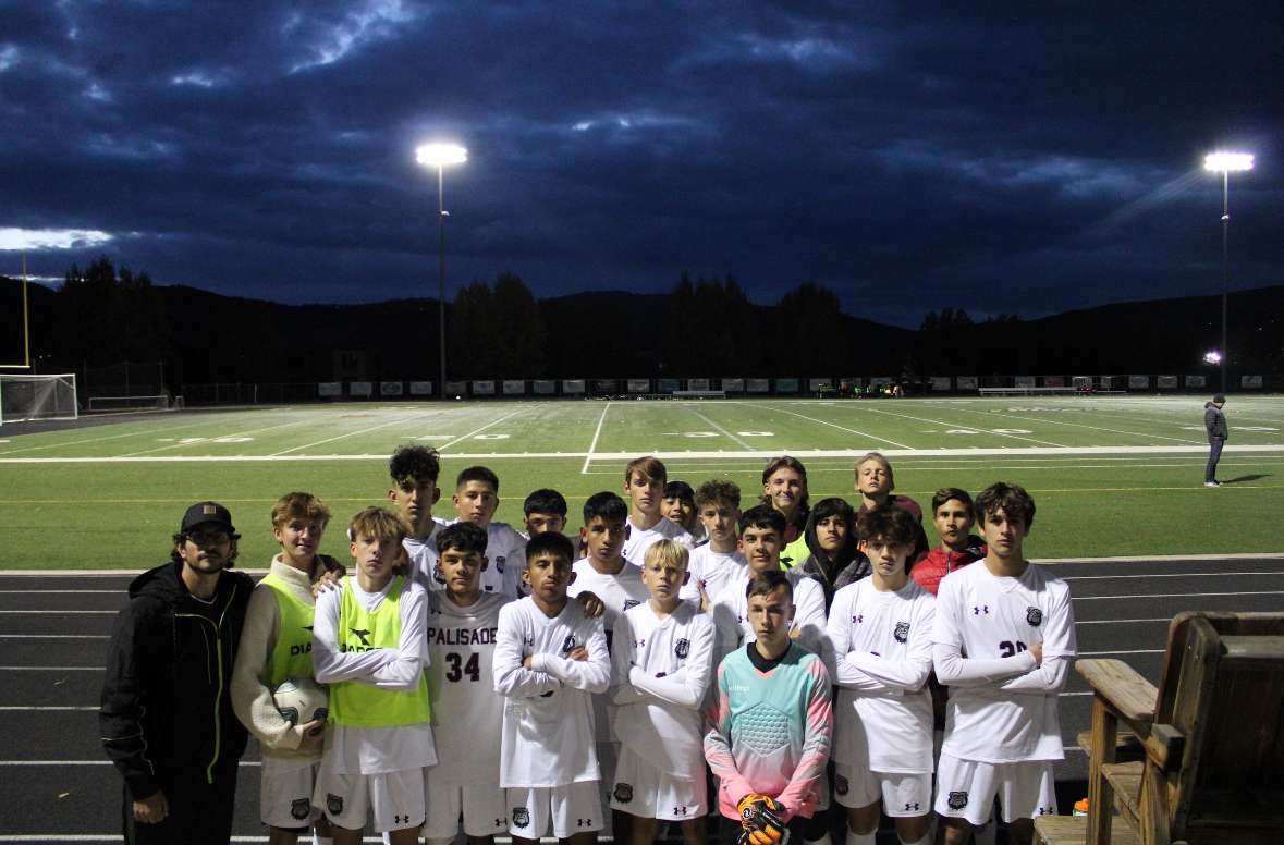 The Palisade boys soccer team at Battle Mountain. Photo by Hannia Bravo.