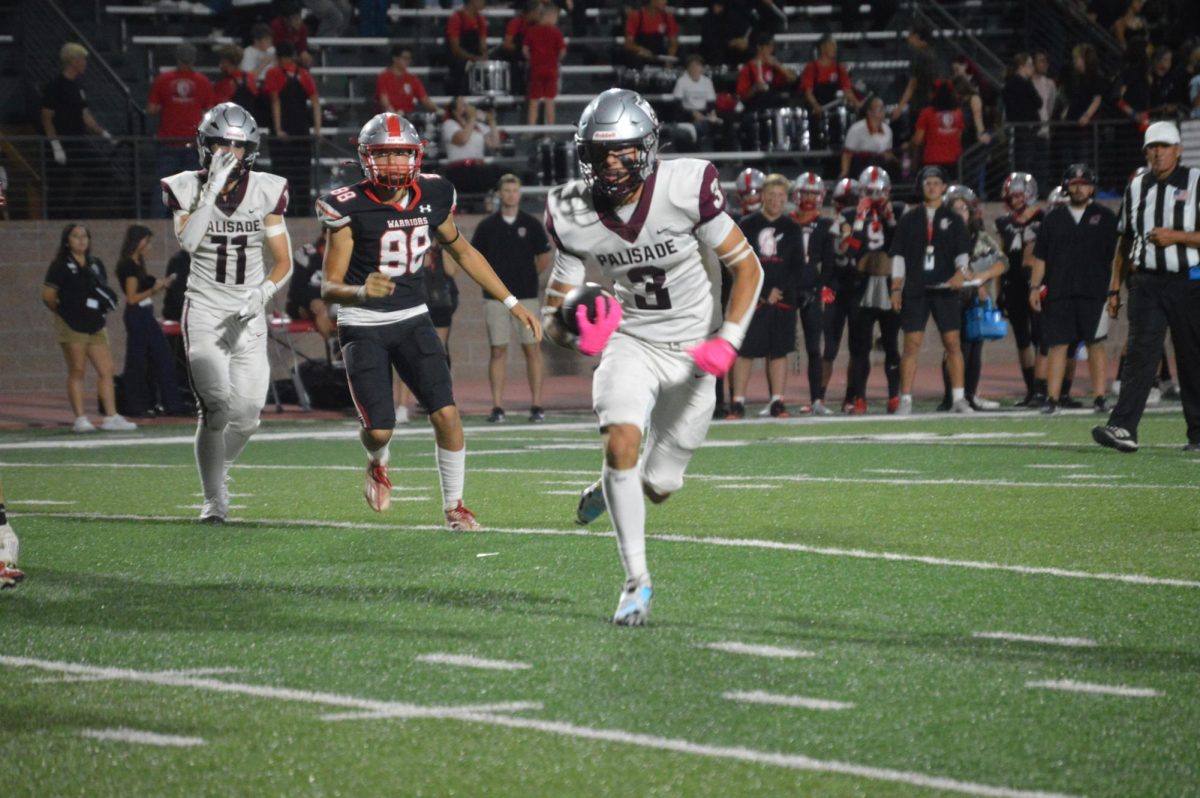 Easton Embrey running with the football

Photo provided by: Dallas Scarrow