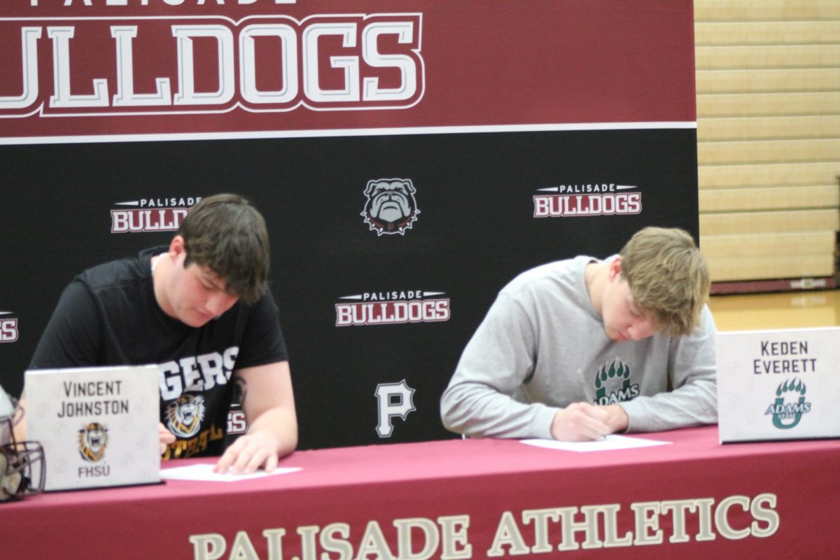 Vincent Johnston and Keden Everett signing to the colleges of their choice.