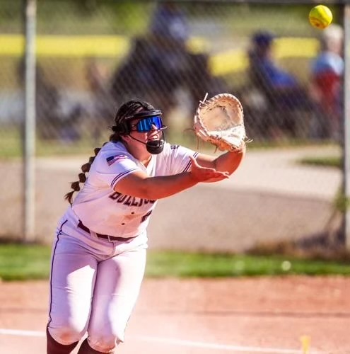 Mancuso getting ready to catch the ball