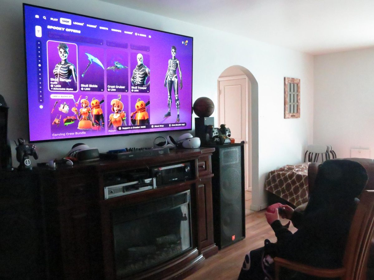 Palisade student playing the new Fortnite update