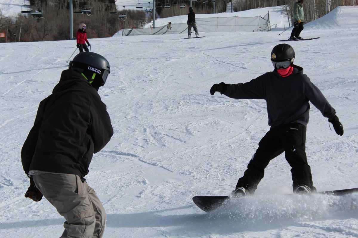 Francisco Martinez stopping on a snowboard and Gunnar Pinnt