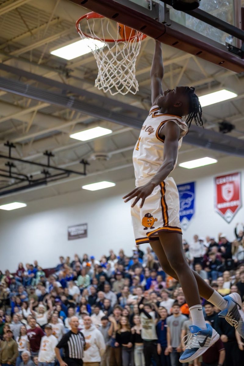 Jax Bavor dunking the ball