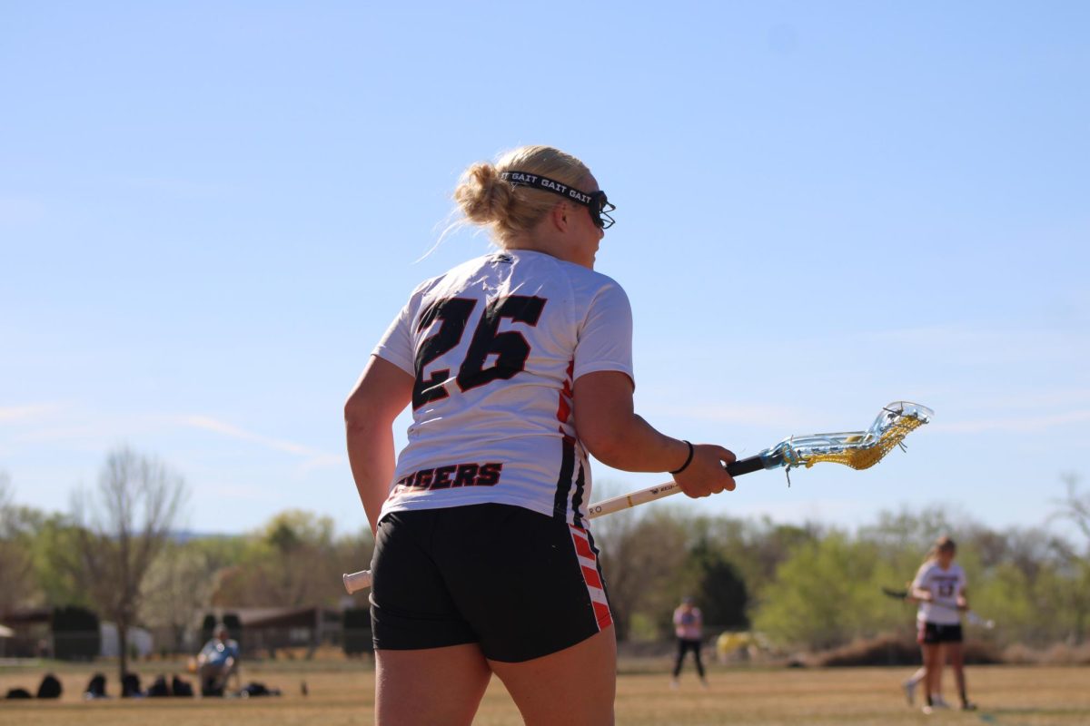 Freshman Scarlett Anelle surveying who to pass to 